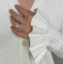 Ring i sølv med zirkonia.
