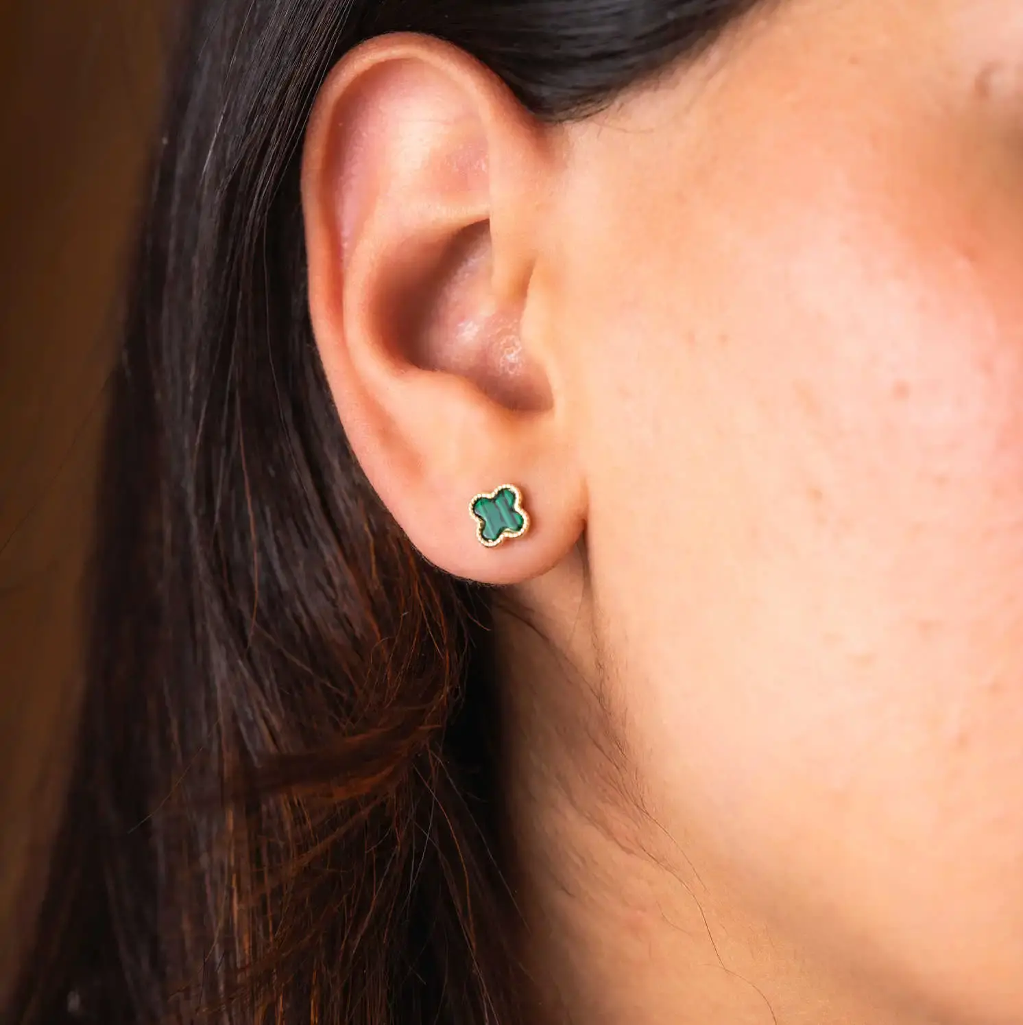 Øredobber i 925 forgylt sølv med grønn k.