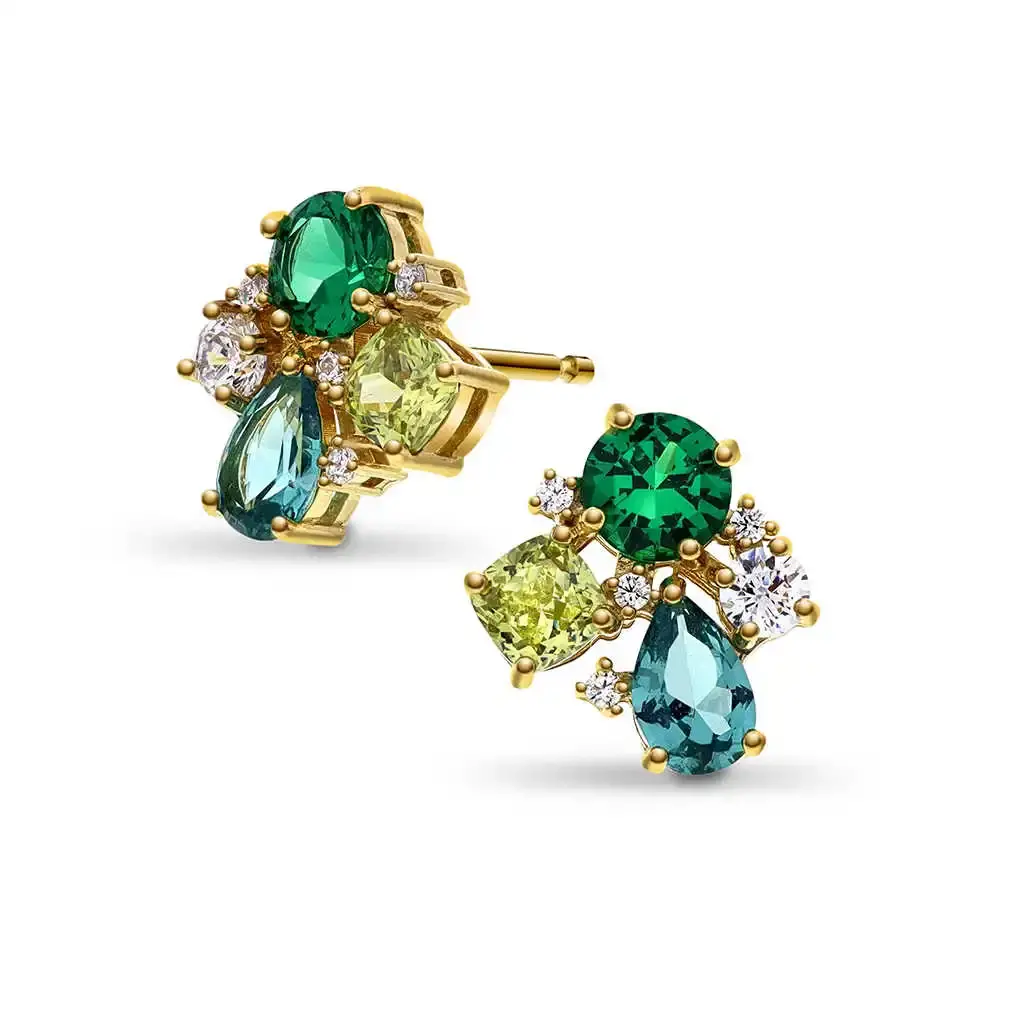 Strålende ørepynt i forgylt sølv med grønne nyanser.