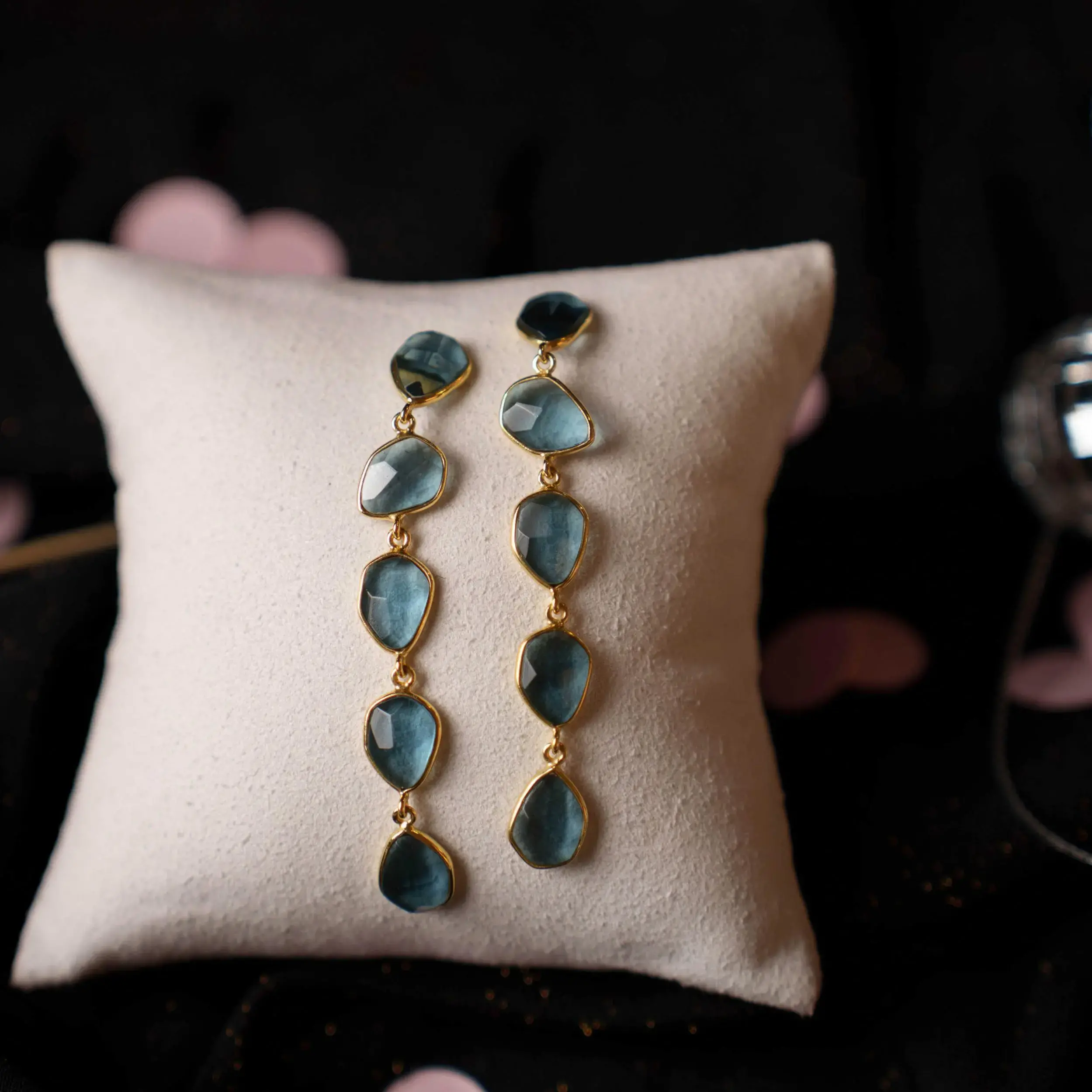 Mirage øredobber med blå stener