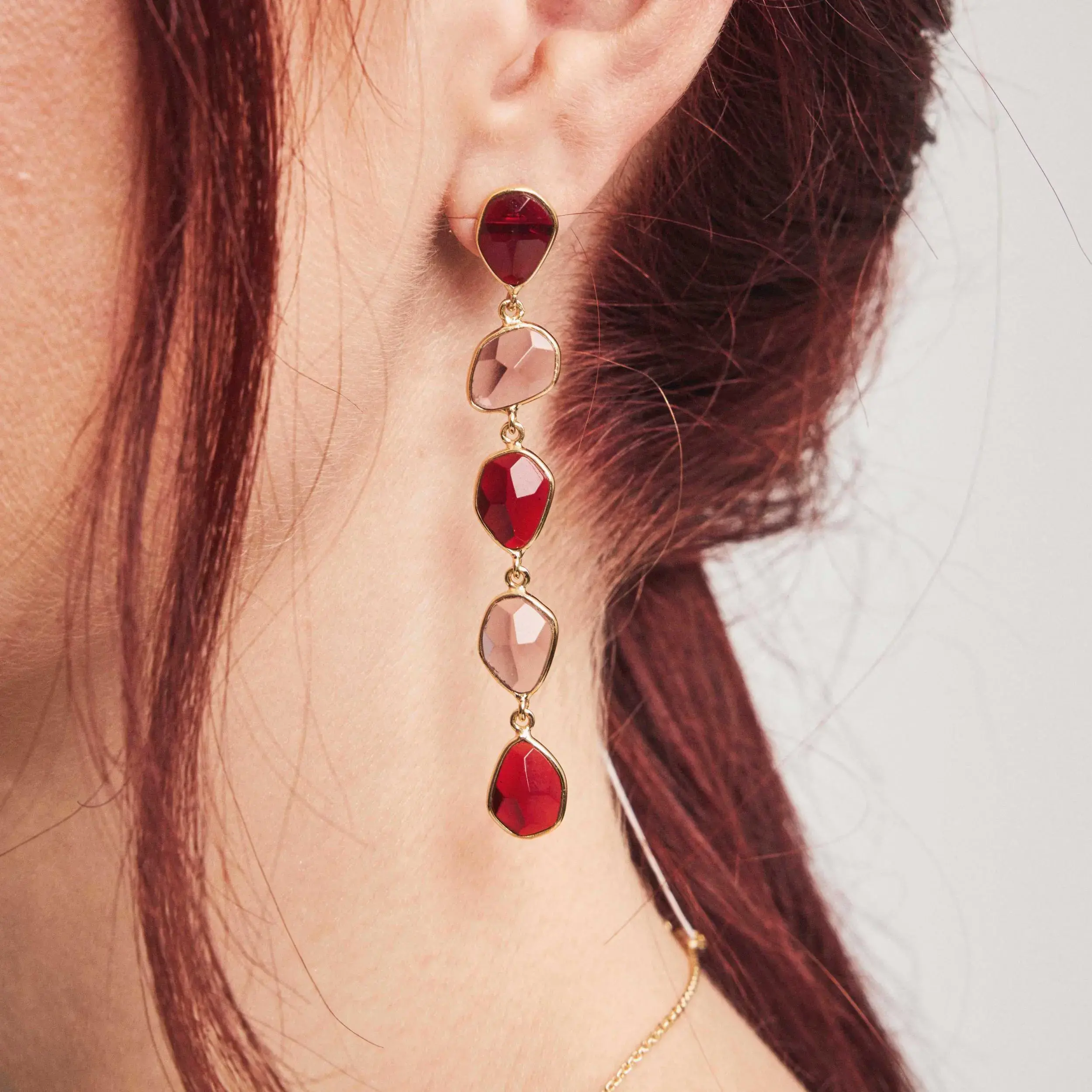 Mirage øredobber med rosa stener