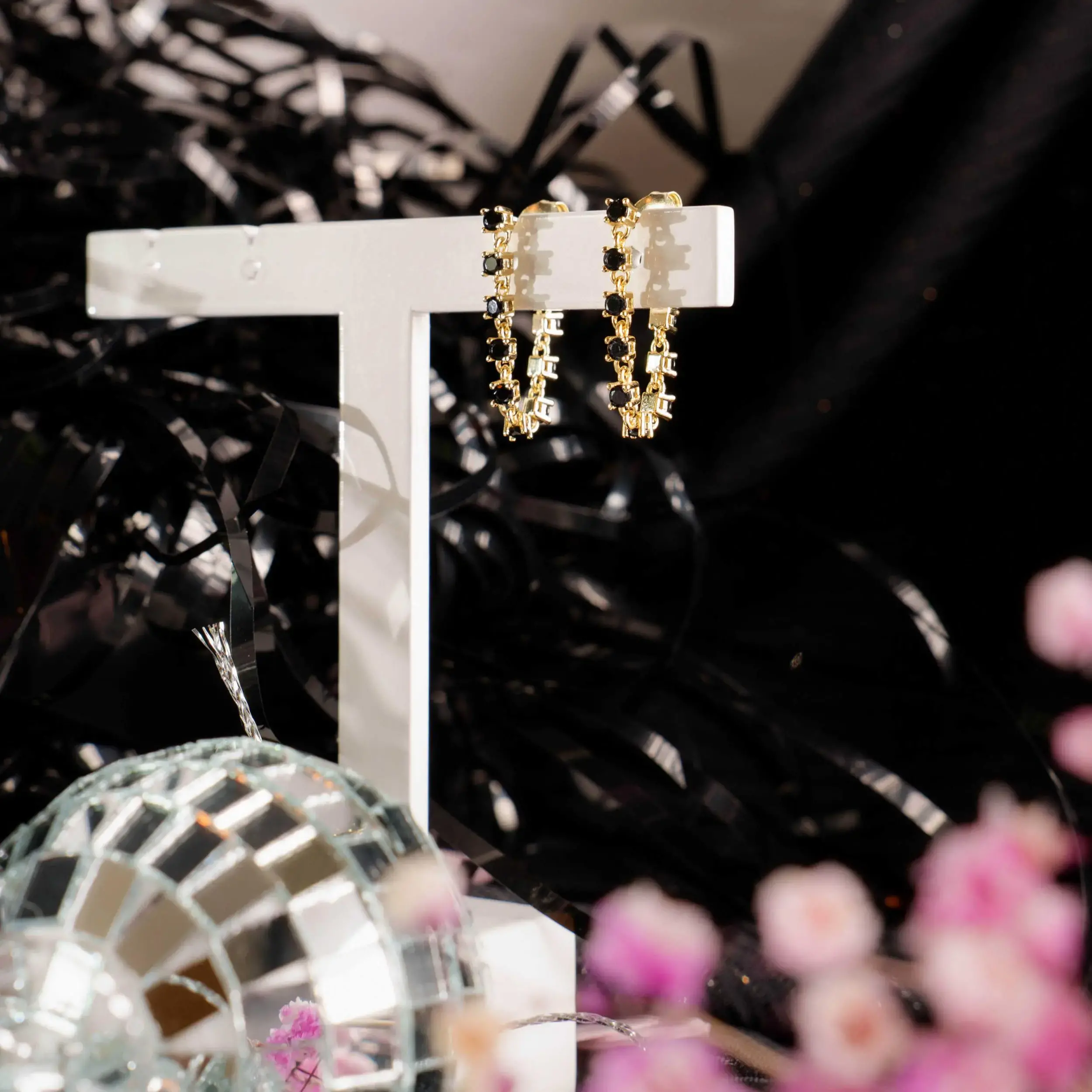 Zela øredobber med sort zirkonia