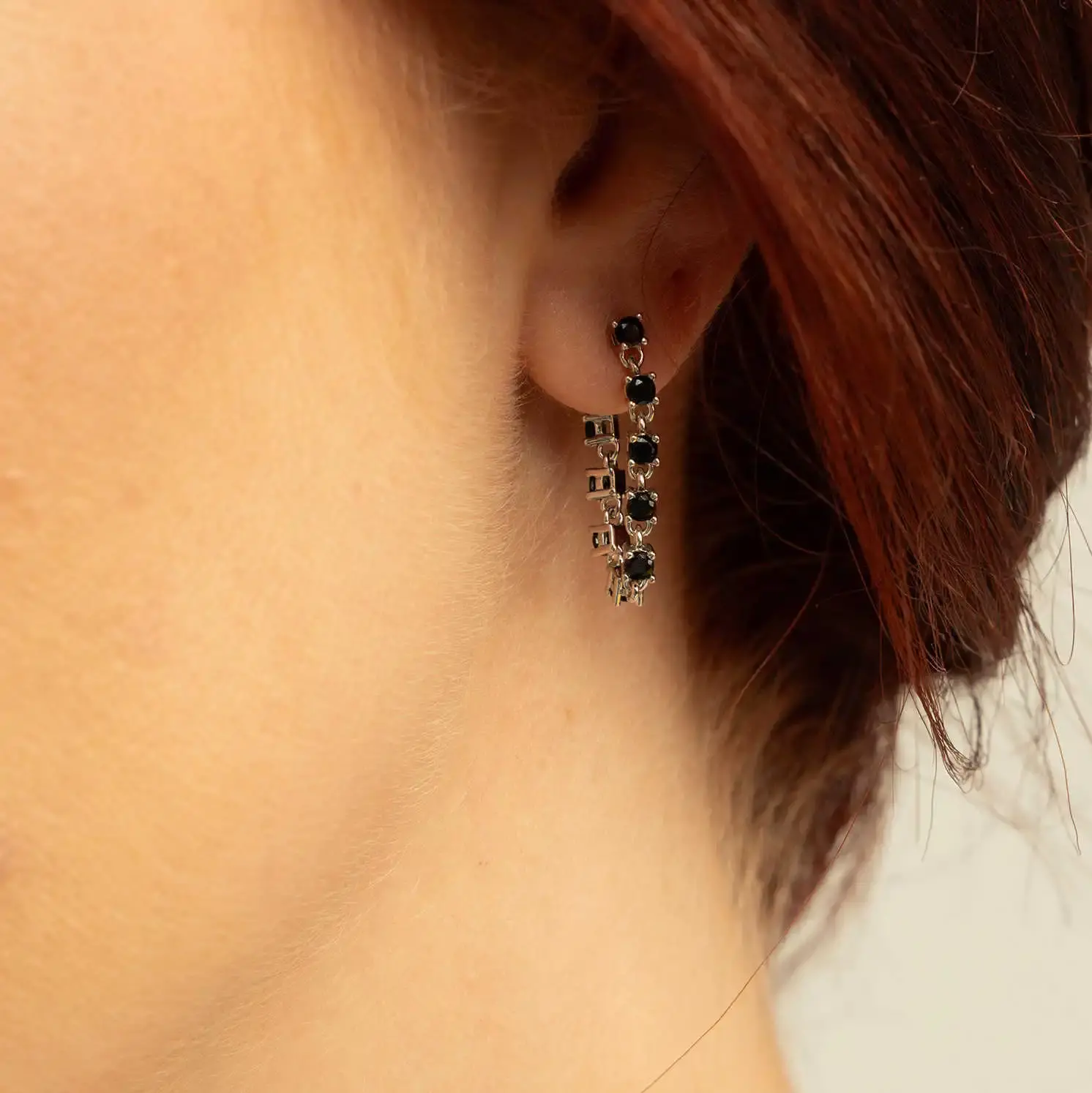 Zela øredobber med sort zirkonia