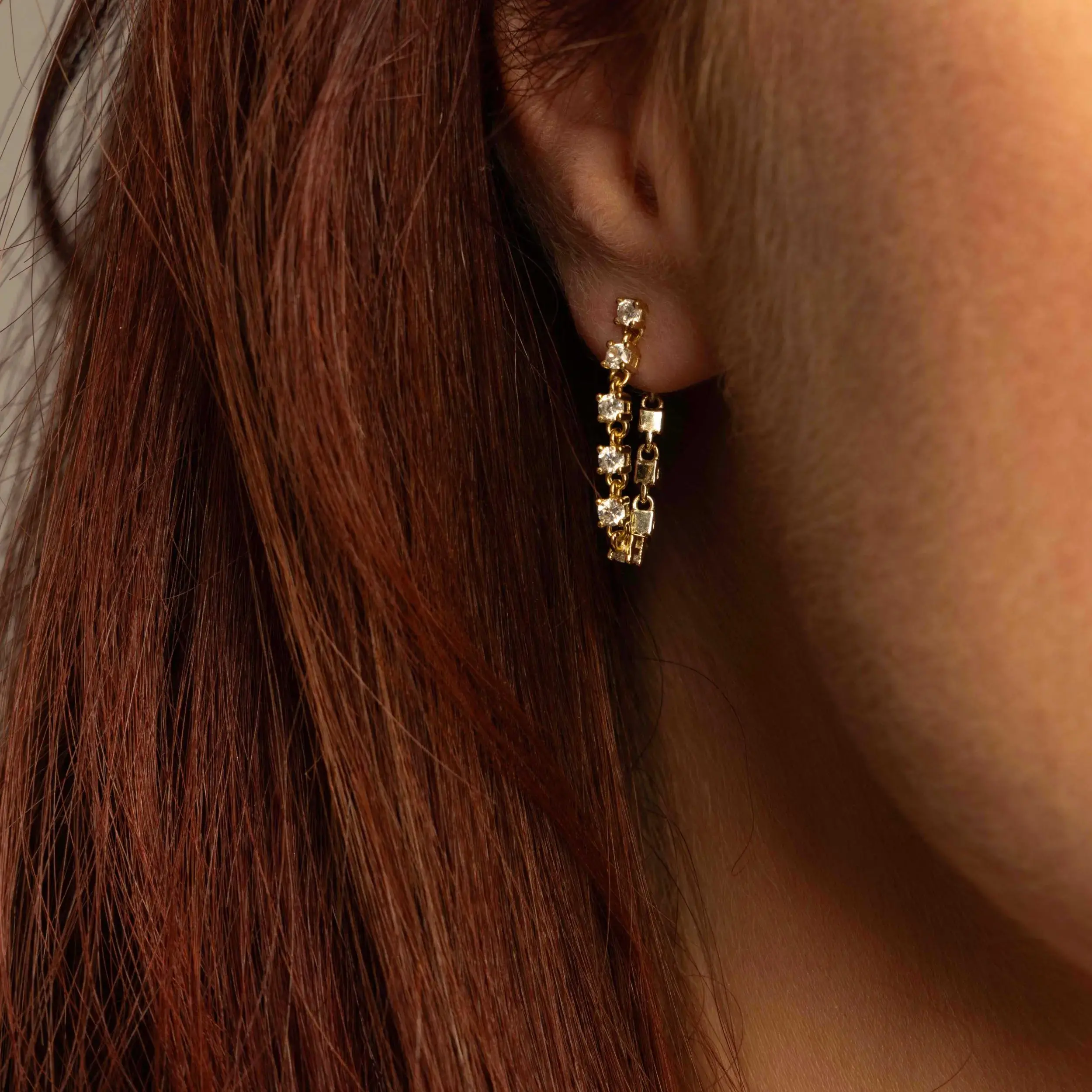 Zela øredobber med hvit zirkonia