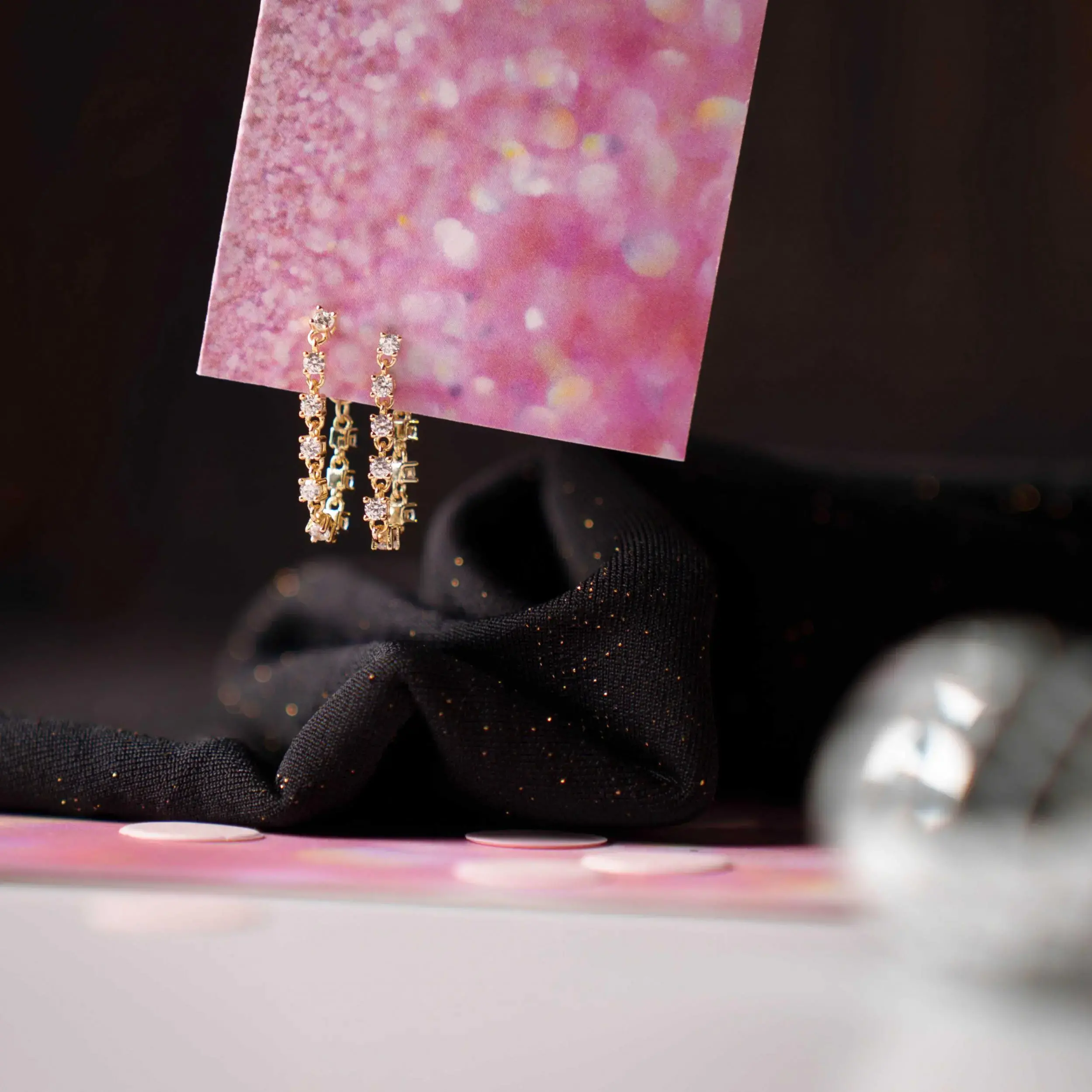 Zela øredobber med hvit zirkonia