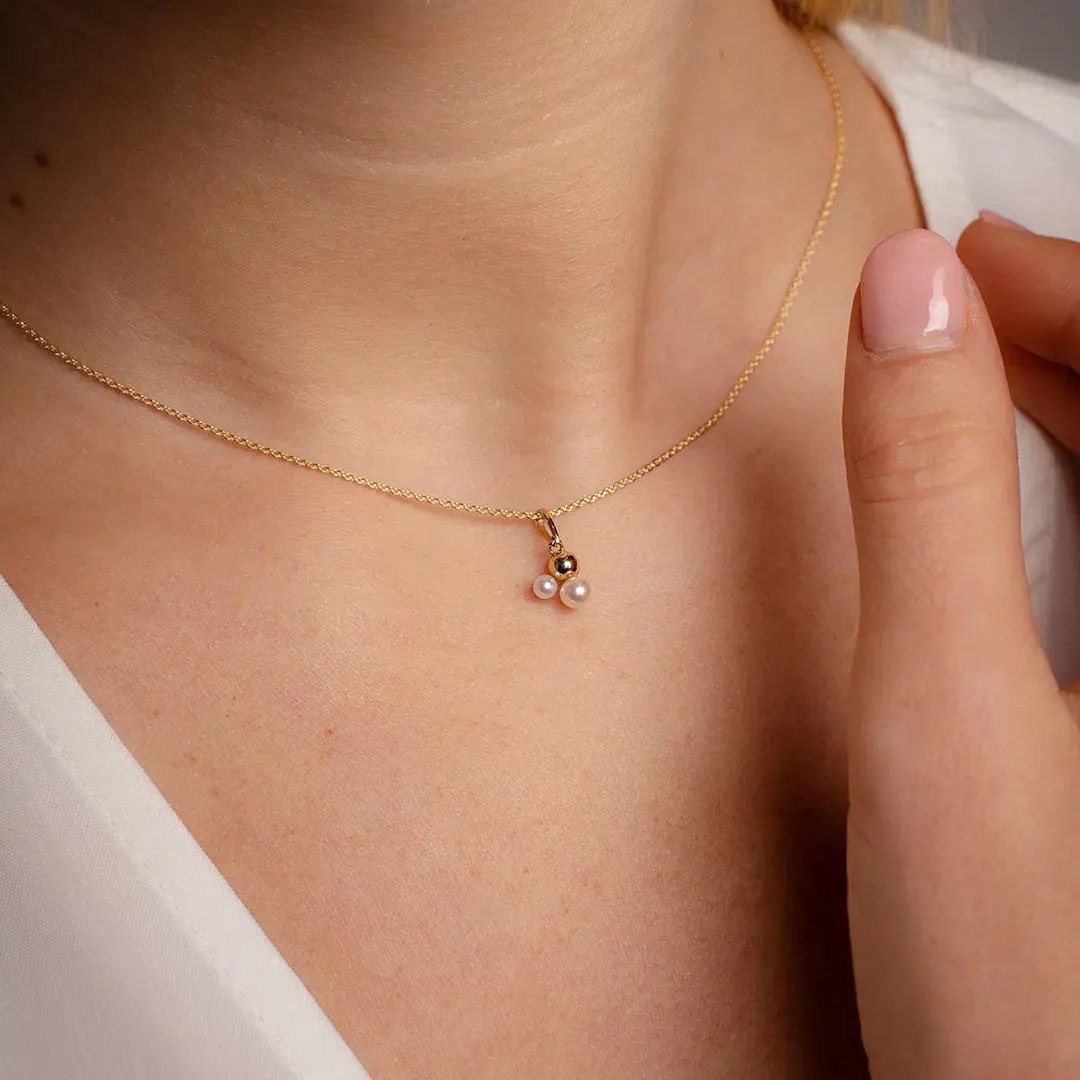 Anheng i gull med ferskvannsperle.