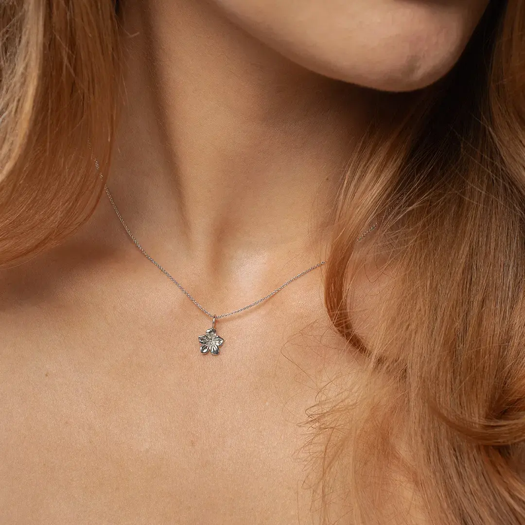 Blossom smykke i 925 sølv.