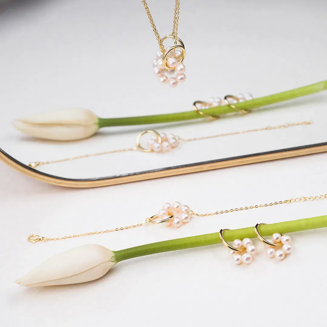 Harmoni smykke i 925 forgylt sølv ferskvannsperler.